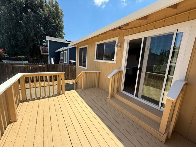 Building Photo - Rare Remodeled 5 Bedroom 2.5 Bath Tri Level in Vacaville