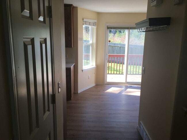 Building Photo - ***PENDING APPLICATION*** 2 Story Pet Friendly Contemporary 3 Bed Home w/ Views, Yard Service Inc...