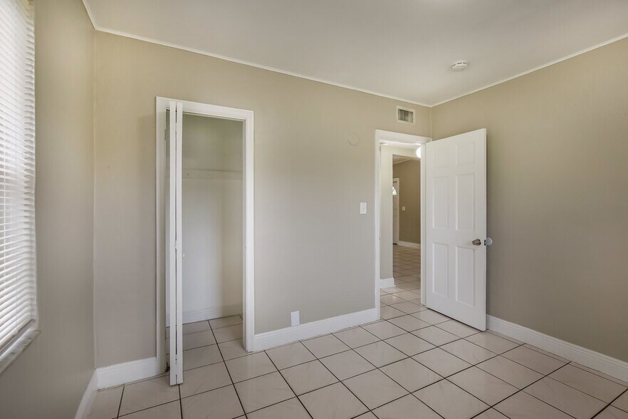 Building Photo - 1100 NW 143rd St