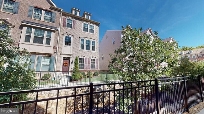 Building Photo - 2517 Francis Ln