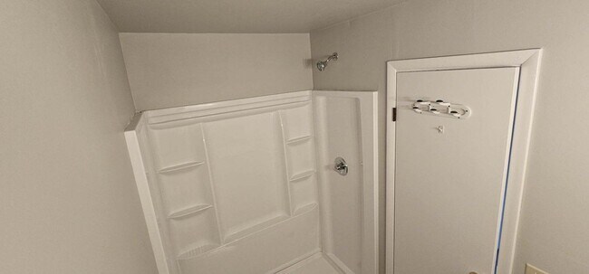 Building Photo - 2 Hope Dr