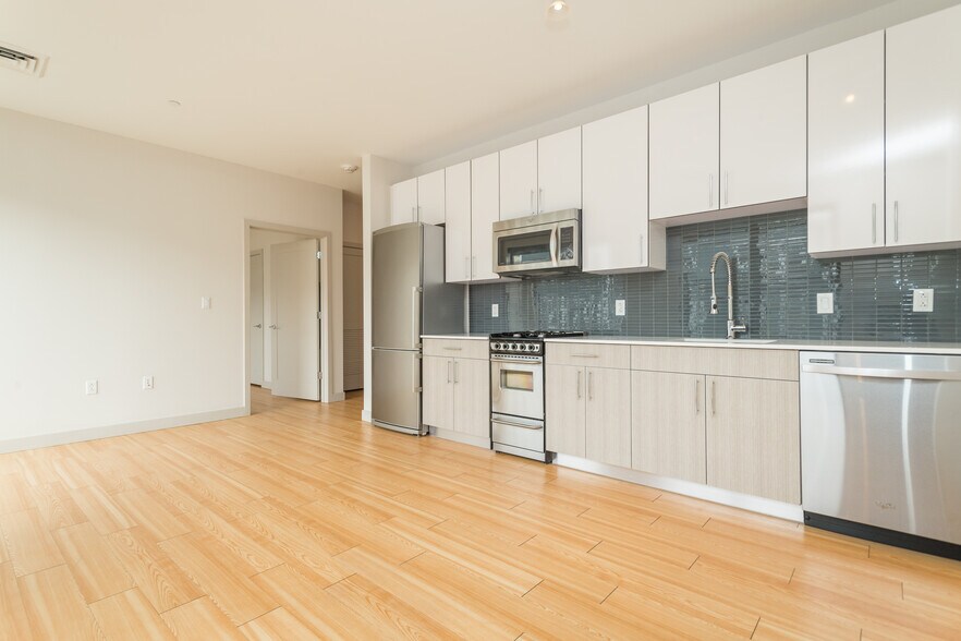 Building Photo - 320 D St