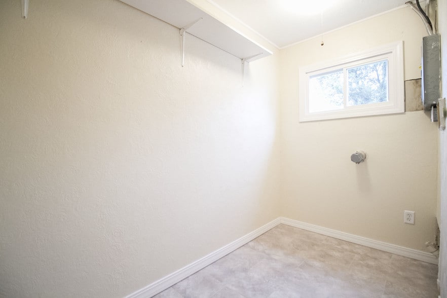 Building Photo - 622 Whitlock Ave