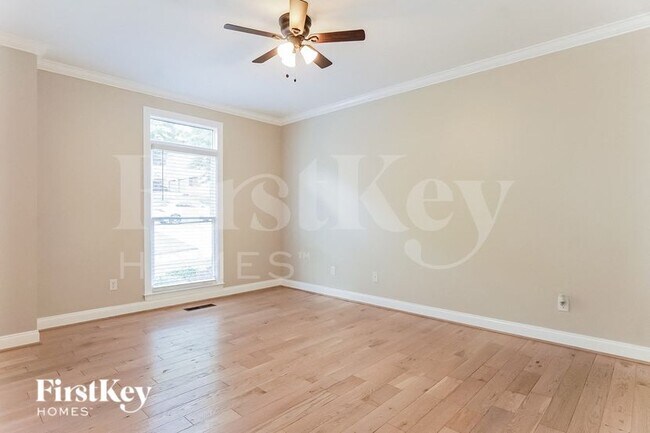 Building Photo - 2026 Laurel Lakes Ln