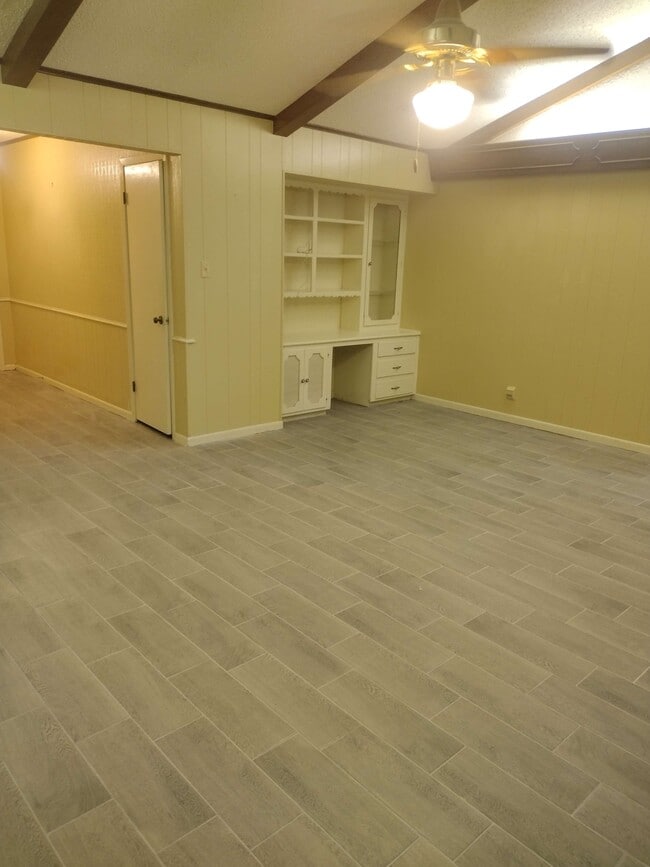 Building Photo - 402 S Wofford St