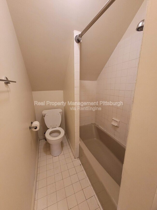 Building Photo - 437 S Aiken Ave