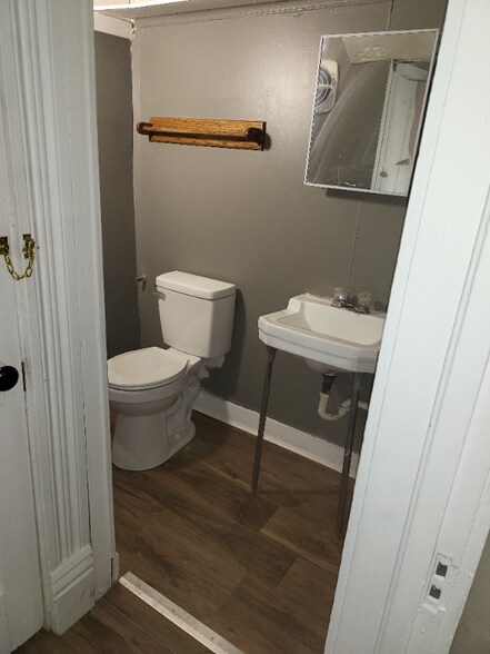 Building Photo - 1405 7th Ave