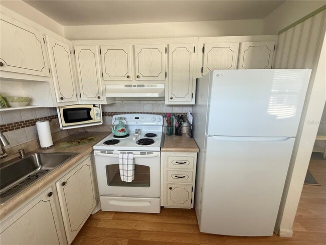 Building Photo - 205 Andover Pl N