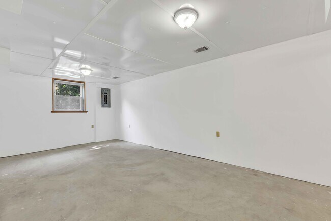 Building Photo - 509 Mathes Ct
