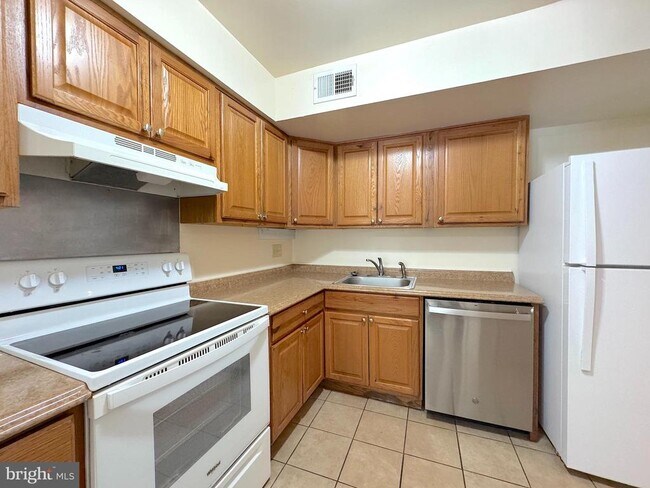 Building Photo - 4645 Logsdon Dr