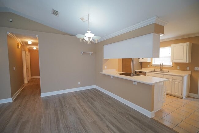 Building Photo - 2029 Ascot Way