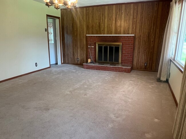 Building Photo - 145 Beverly Cir