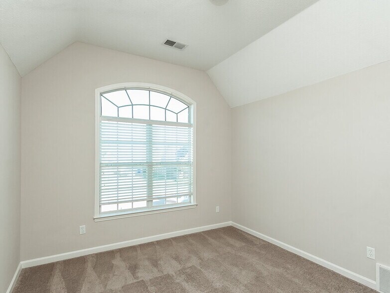 Building Photo - 1625 Blackalder Cove