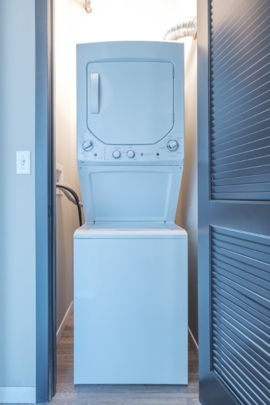 Building Photo - 932 W Washington Blvd