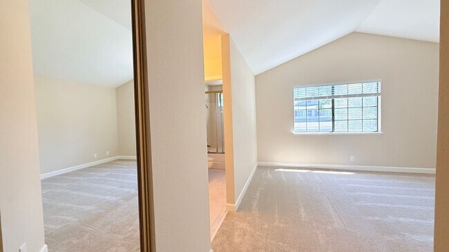 Building Photo - 1100 Sunshine Cir