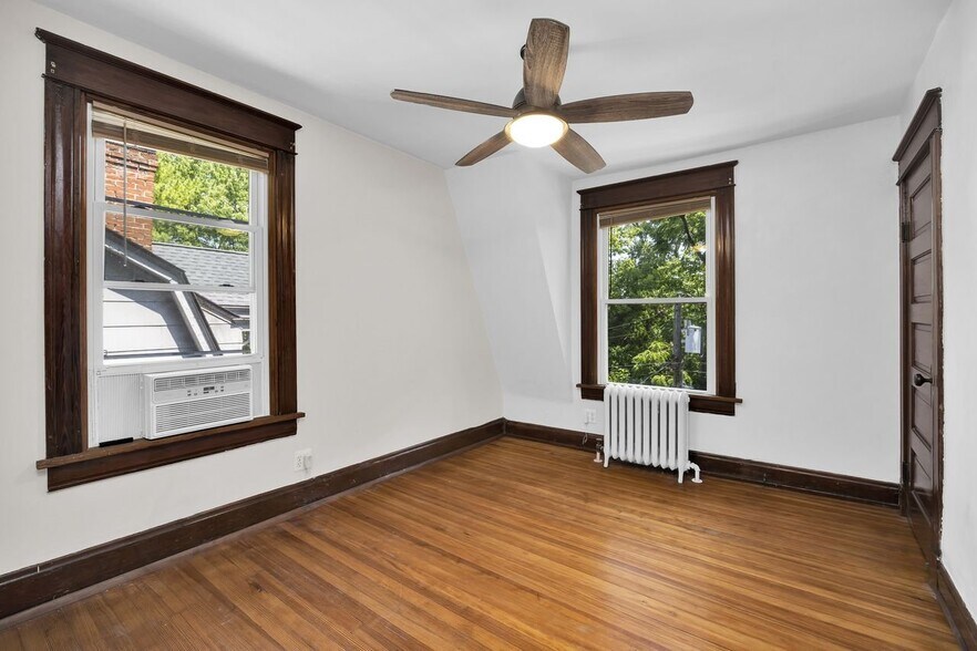 Building Photo - 3035 Marshall Ave
