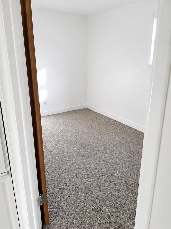 Building Photo - Small 2 bedroom 1 bath house