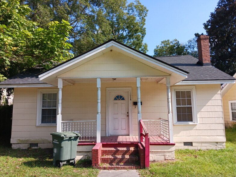 Primary Photo - 1014 Henley St