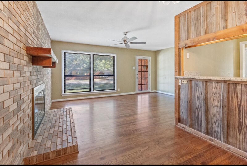 Building Photo - 10911 Visalia Dr