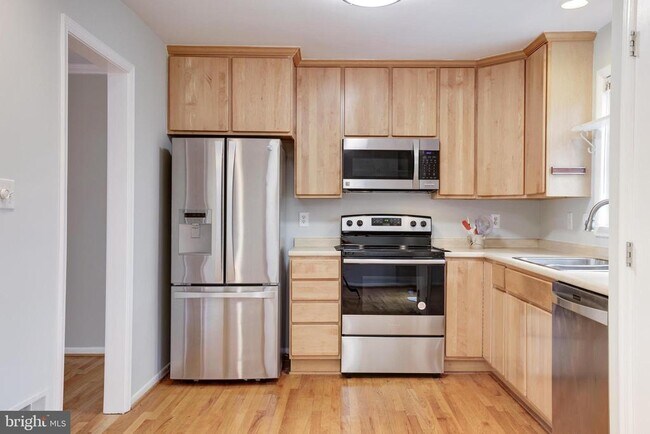 Building Photo - 9823 St Cloud Ct