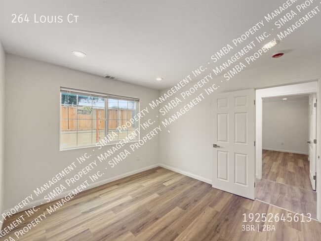 Building Photo - 264 Louis Ct
