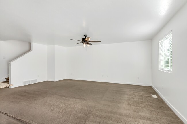 Building Photo - 1158 1740 W