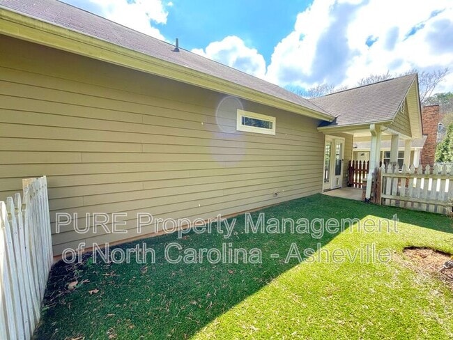 Building Photo - 277 Old Farm School Rd