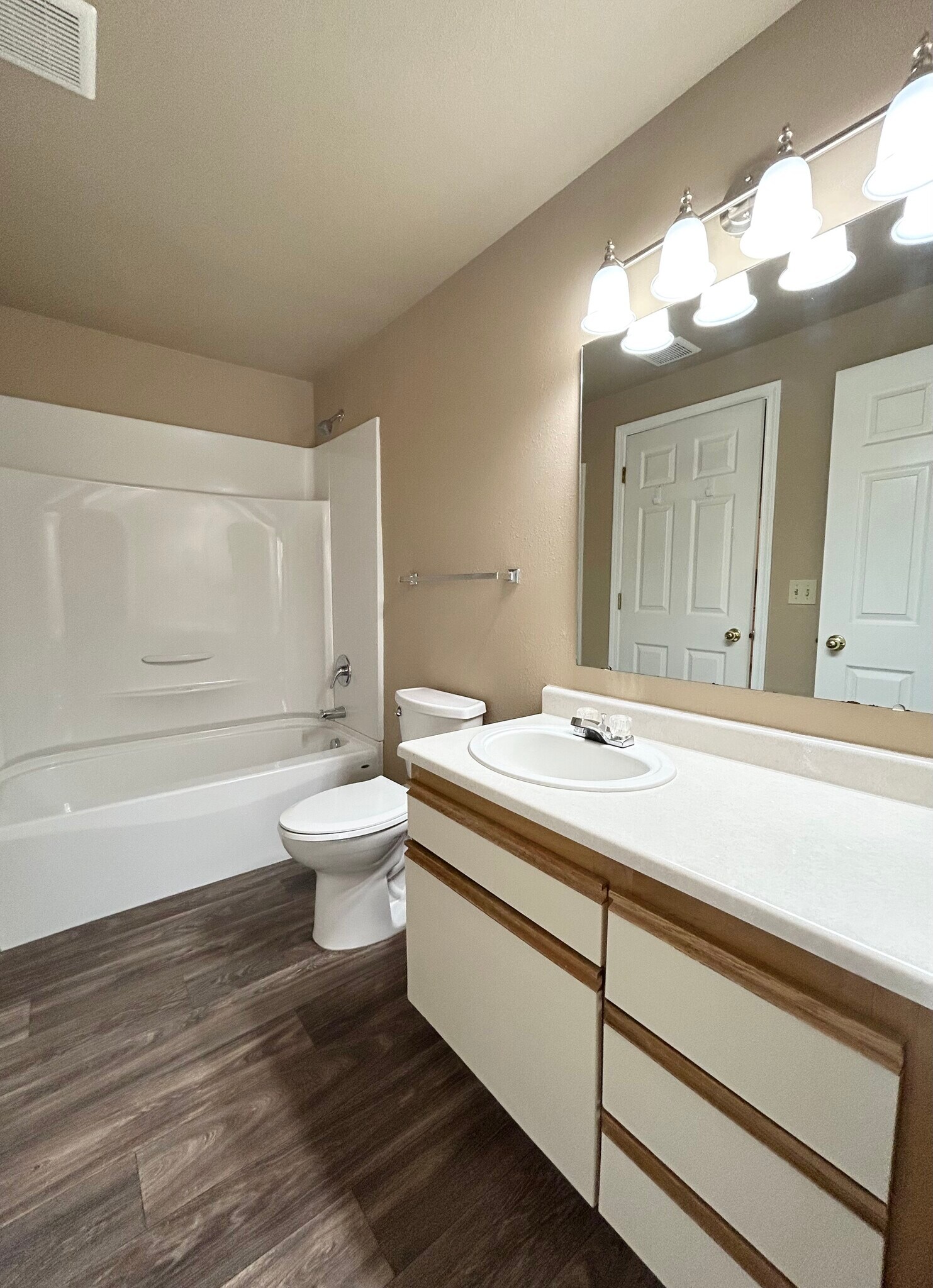 Building Photo - 3757 S Gekeler Ln