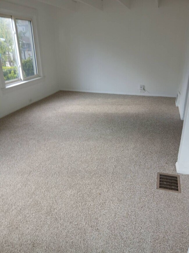 Building Photo - Newly Renovated 4BR/1BA Single-Family Home with Garage – Cleveland