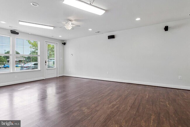 Building Photo - 703 Skippers Ln