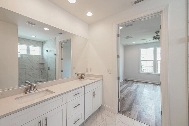 Building Photo - 22 Roundwood Dr