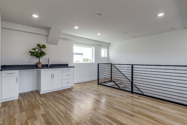 Building Photo - 4701 San Jacinto St