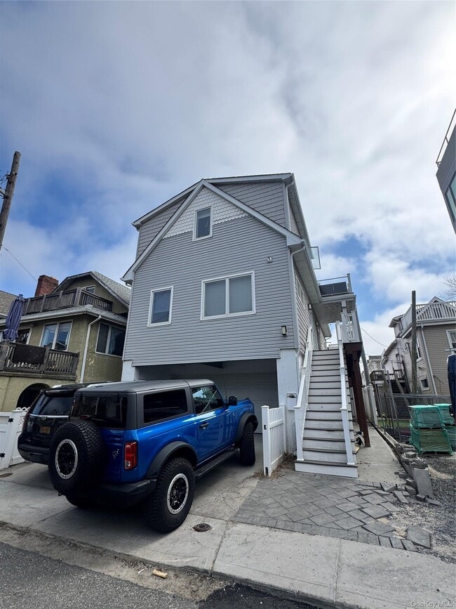 Building Photo - 16 Florida St