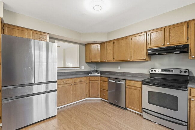 Building Photo - 335 Fullerton Pl