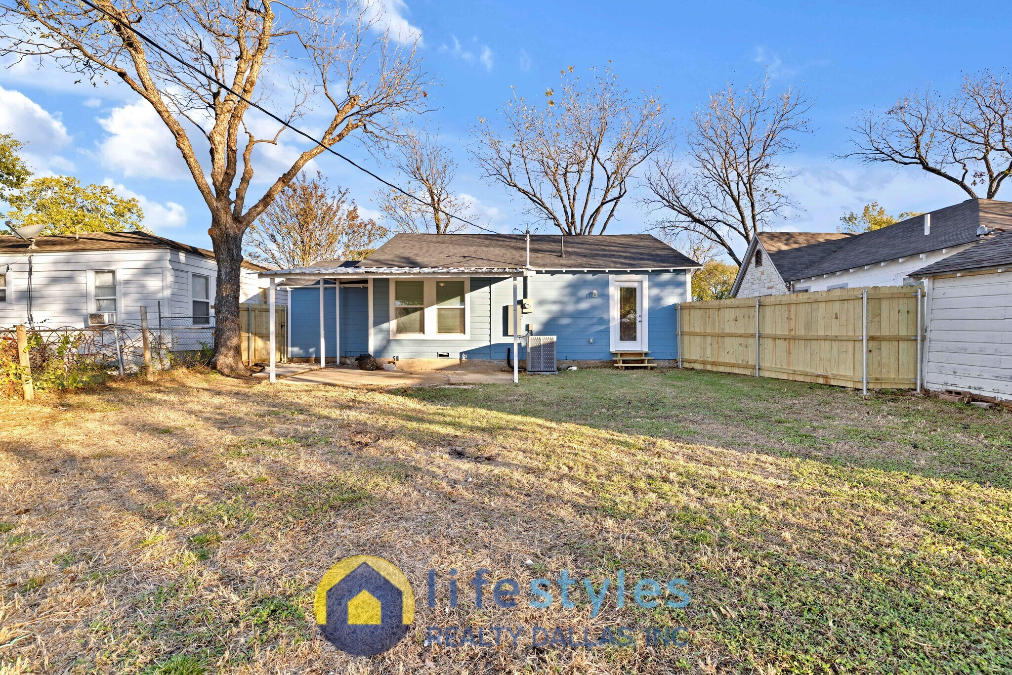 Building Photo - 717 Bonham St