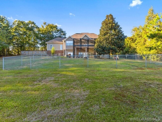 Building Photo - Available December!