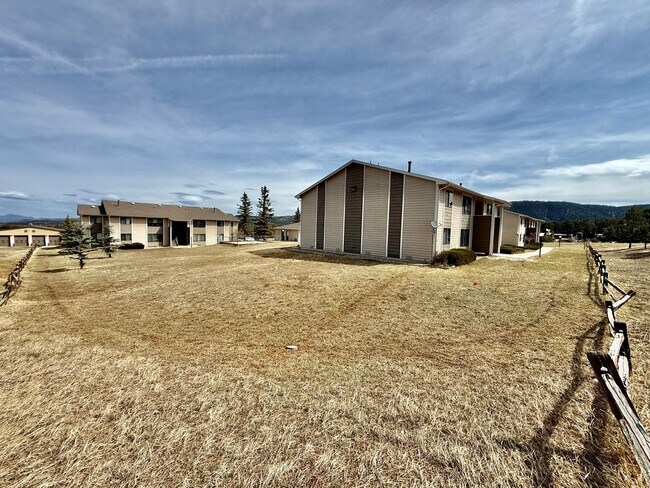 Building Photo - 610 N Coraline St