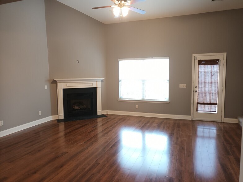 Living Room & Gas Logs - 2626 Nashboro Blvd