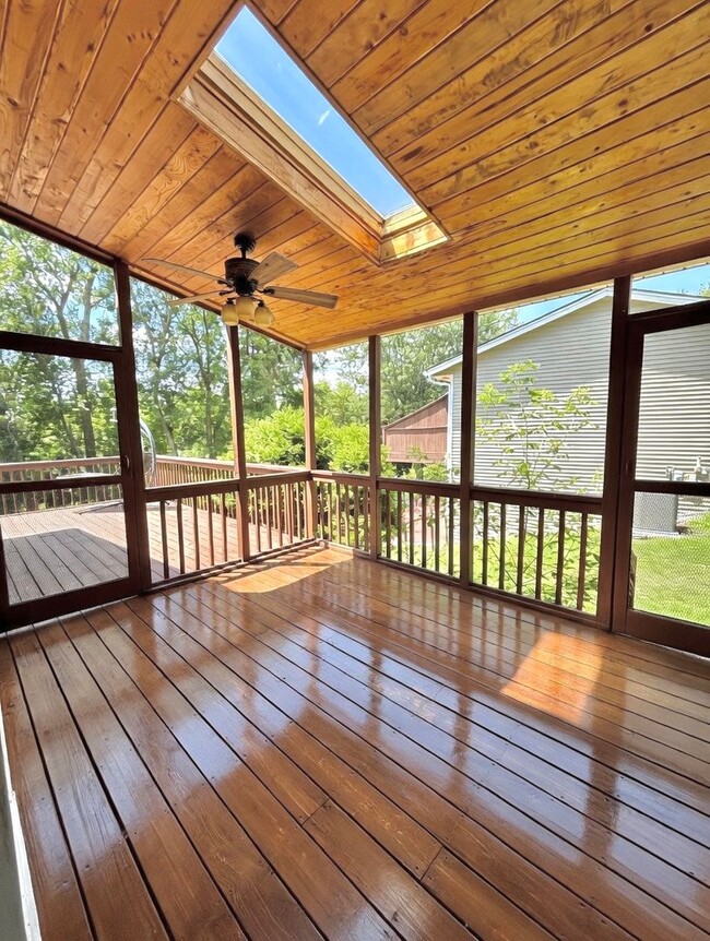 Building Photo - Entertainers dream in the heart of Eden Prairie! 3000+sf, updated, beautiful yard!!