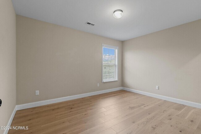 Building Photo - 204 Sandy Springs Rd