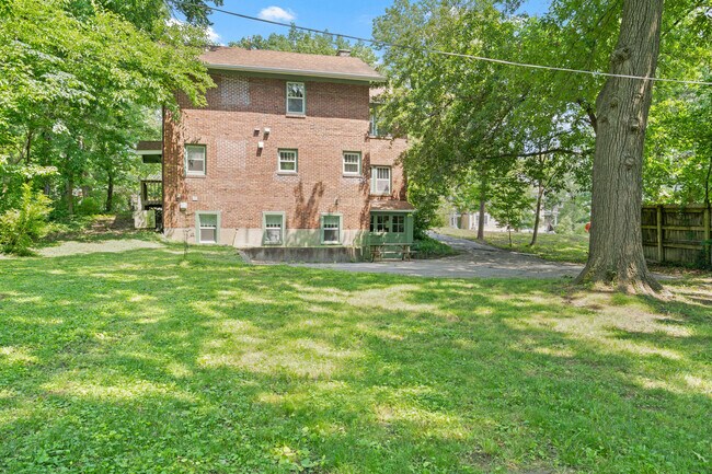 Building Photo - 303 S Glenwood Ave