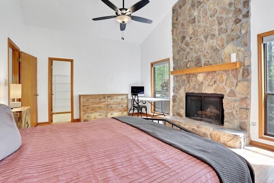 Building Photo - 6061 Blackberry Ln