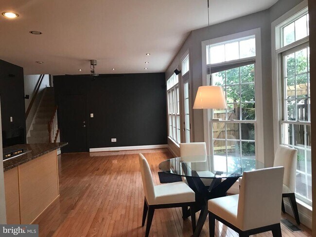 Building Photo - 1406 Ingleside Ave