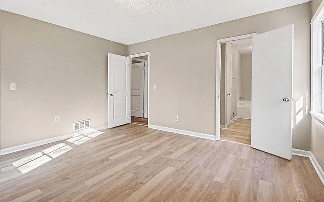 Building Photo - 4460 Marjorie Rd SW