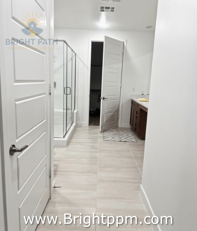 Building Photo - 1539 Newland Dr