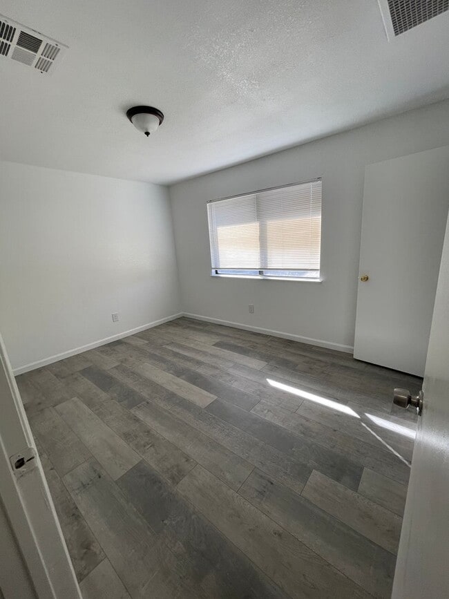 Building Photo - 1617 N Erwin St