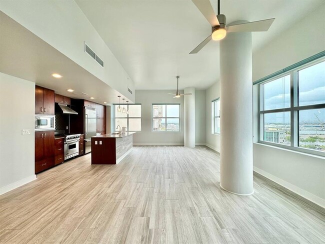 Building Photo - 1208 E Kennedy Blvd