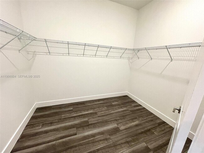 Building Photo - 11181 SW 92nd Ave