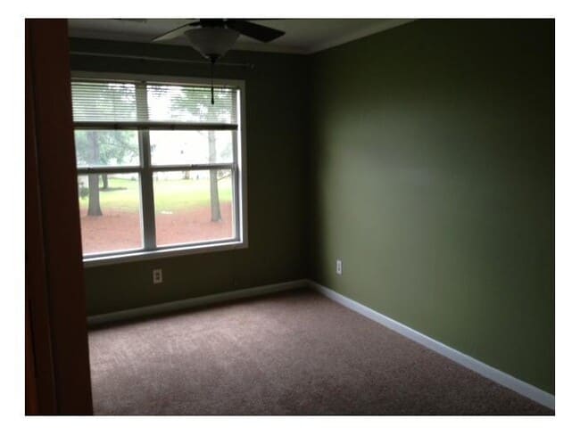 Building Photo - CUTE 2 BEDROOM 2 BATH CONDO WITH UPGRADES!
