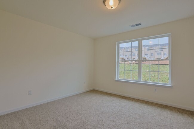 Building Photo - Luxury Townhomes!
